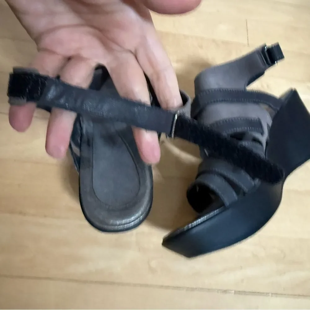 Naot Prestigehed Black/Gray Road Leather Wedge Sandal 40 NWOB